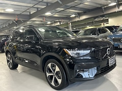 2025 Volvo XC40 B5 Plus Dark Theme SUV