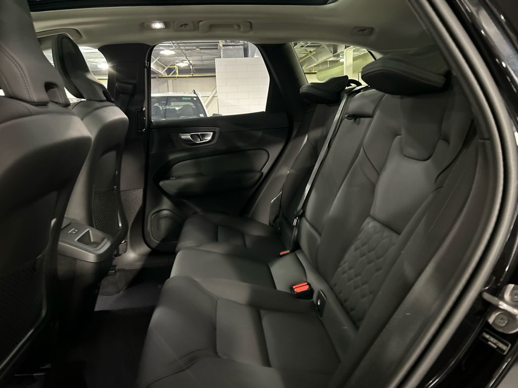 2026 Volvo XC60 Plus - Photo 22