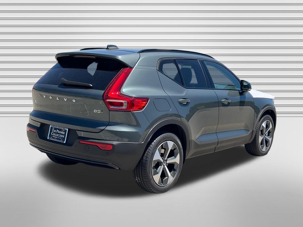 New 2026 Volvo XC40 B5 Core SUV