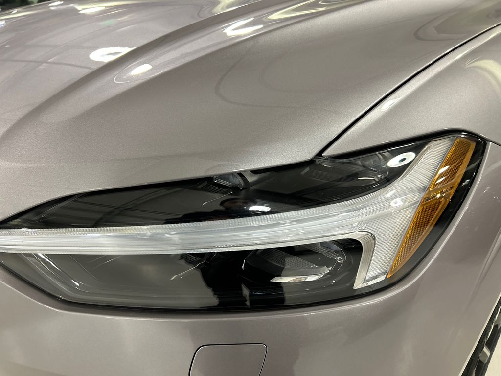 2026 Volvo XC60 Plus - Photo 7