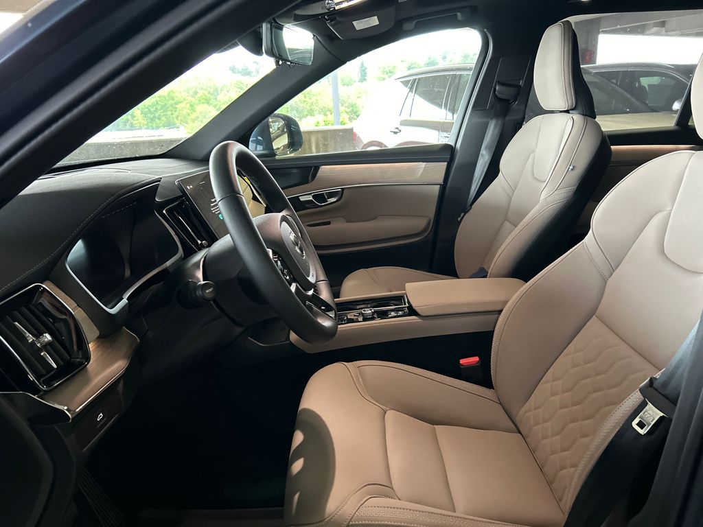 2026 Volvo XC90 Plus - Photo 10