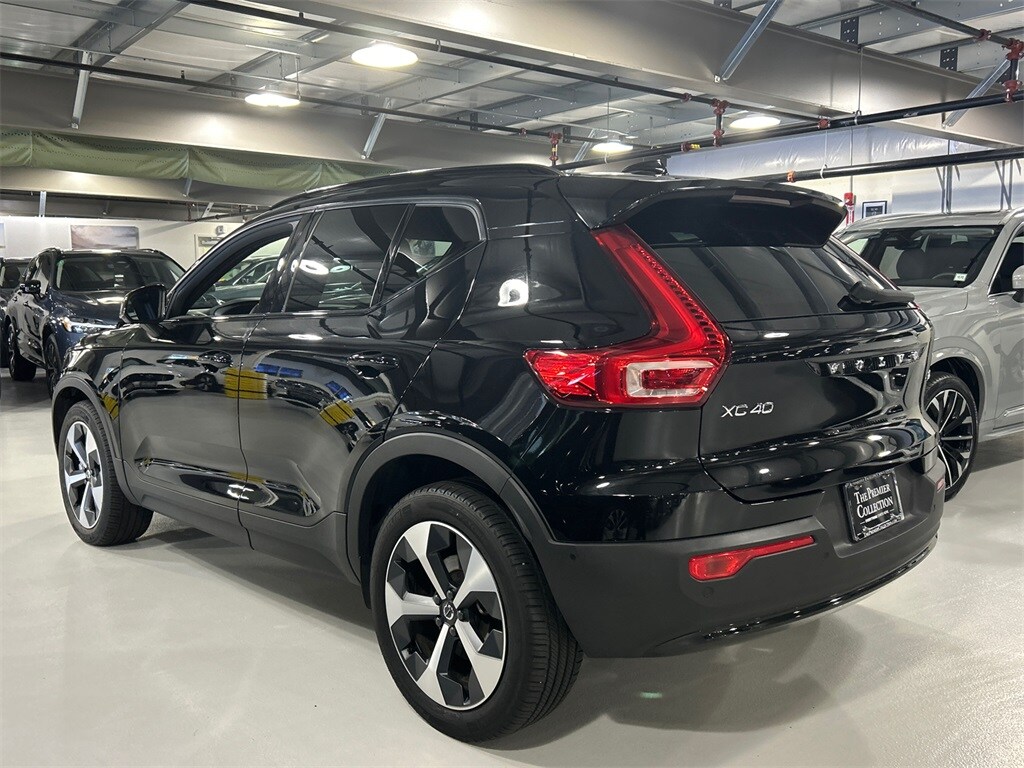 2025 Volvo XC40 Plus photo 4