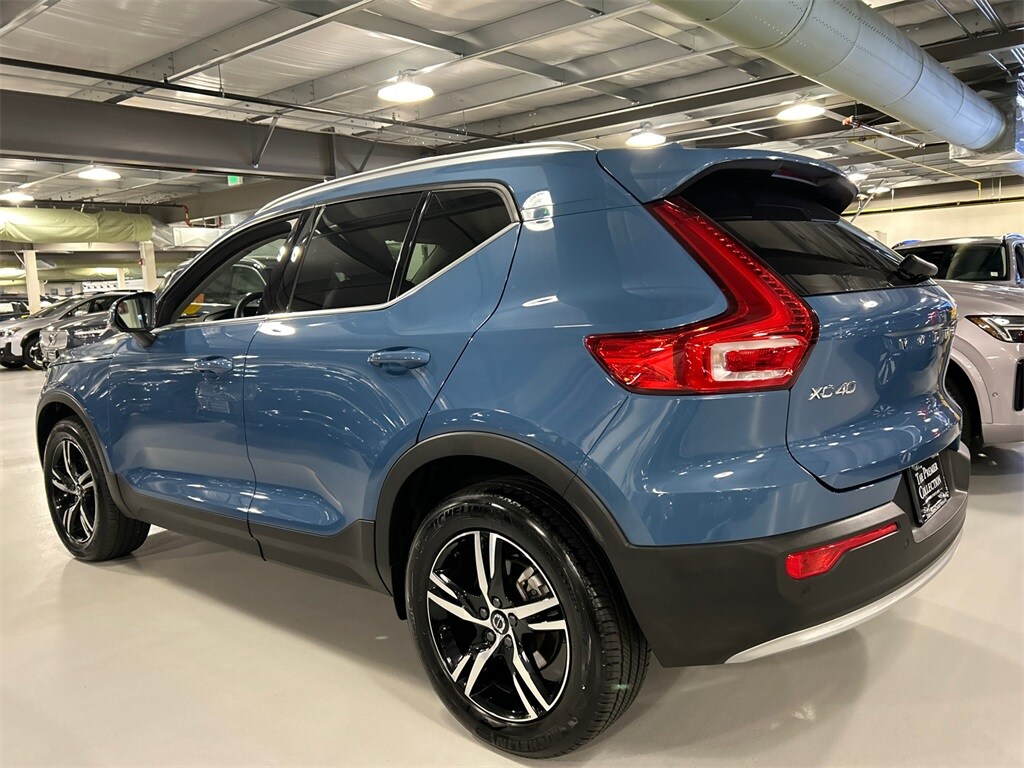 2025 Volvo XC40 Core photo 4