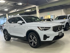 2025 Volvo XC40 B5 Core Bright Theme SUV
