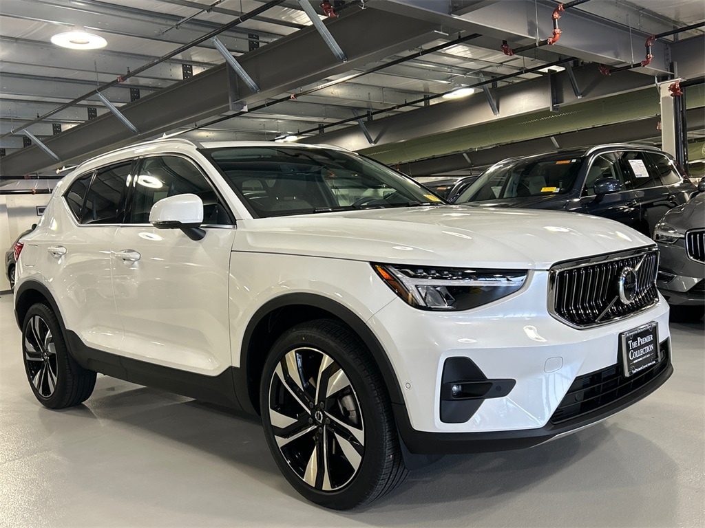 Certified 2025 Volvo XC40 B5 Plus Bright Theme SUV