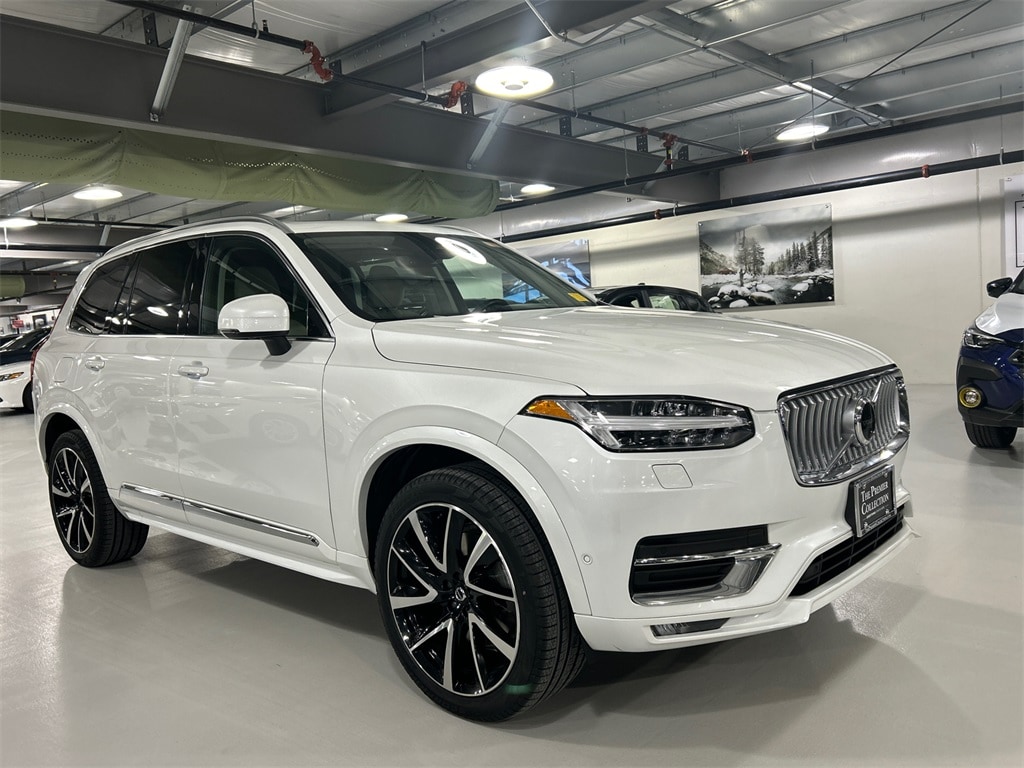 2023 Volvo XC90 Plus's photo