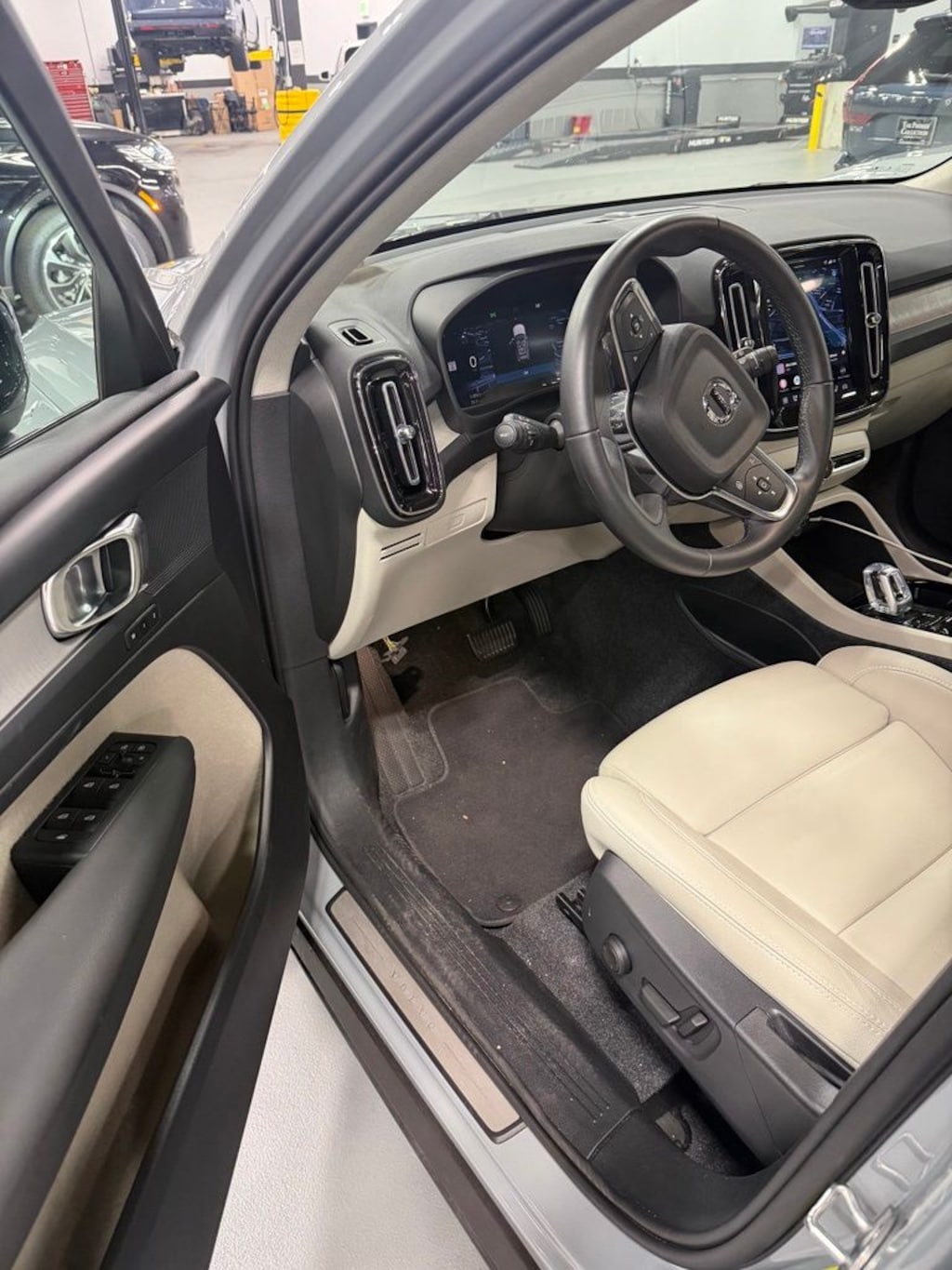 Certified 2026 Volvo XC40 B5 Plus SUV