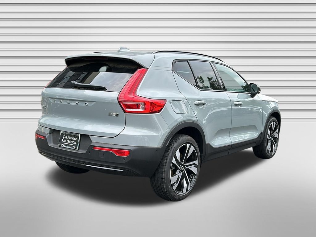 New 2026 Volvo XC40 B5 Plus SUV