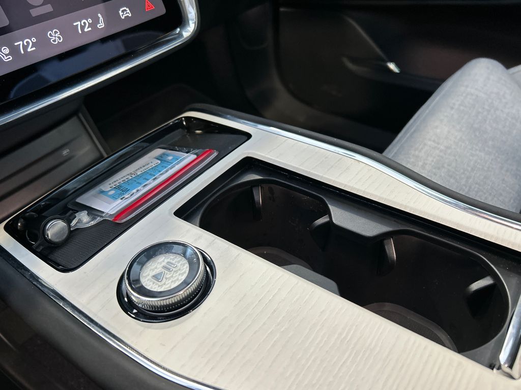 2025 Volvo EX90 Ultra - Photo 18