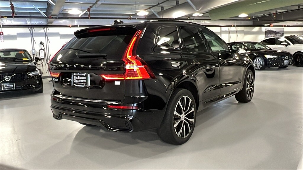 2023 Volvo XC60 Recharge Hybrid Plus photo 2