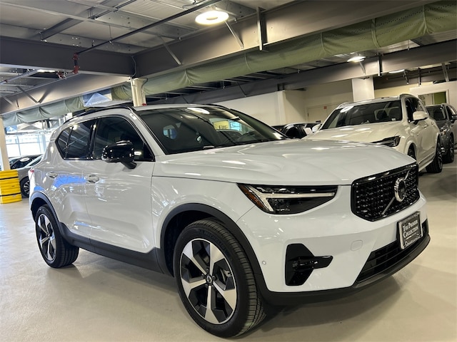 2026 Volvo XC40 B5 Plus AWD SUV