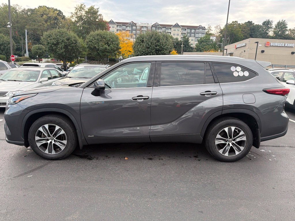 Used 2021 Toyota Highlander Hybrid XLE SUV