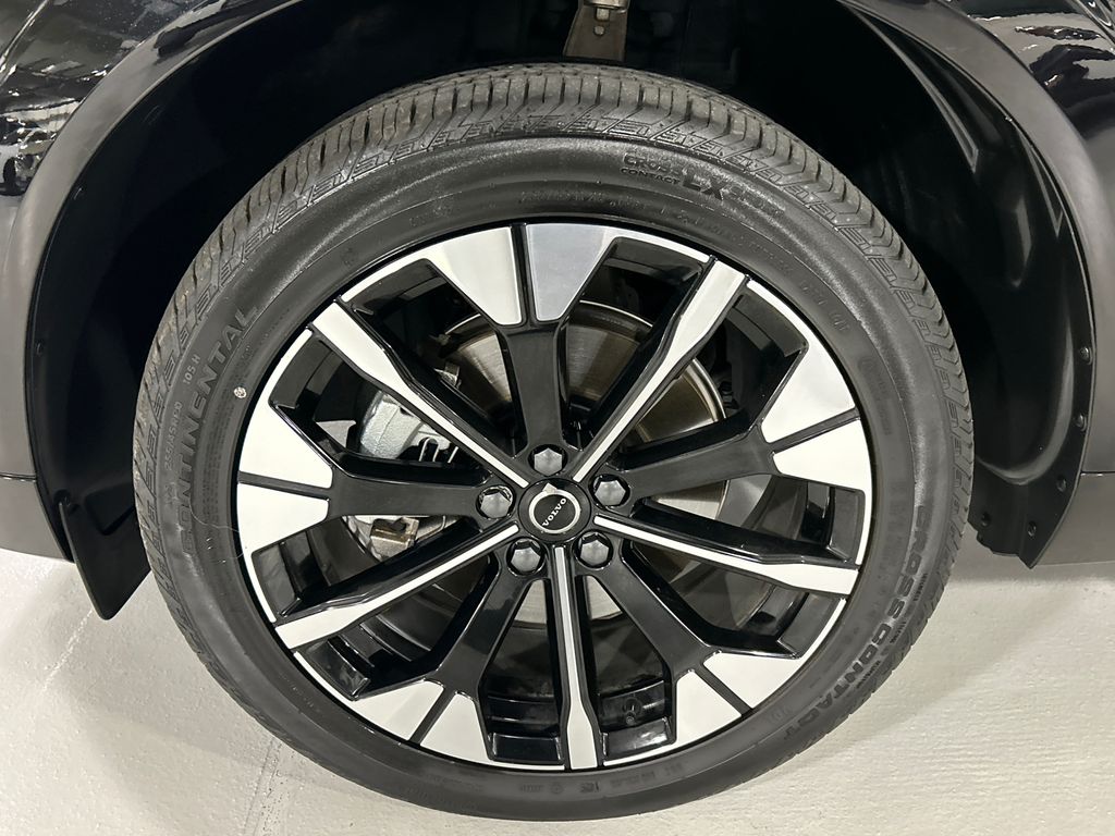 2026 Volvo XC60 Plus - Photo 8
