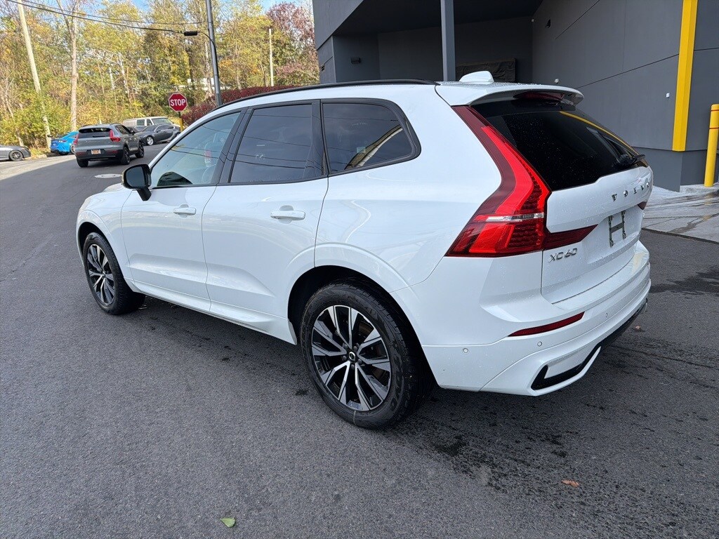 2025 Volvo XC60 B5 Plus photo 2