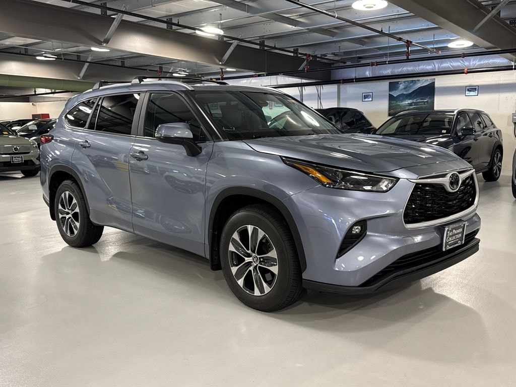 Used 2023 Toyota Highlander SUV