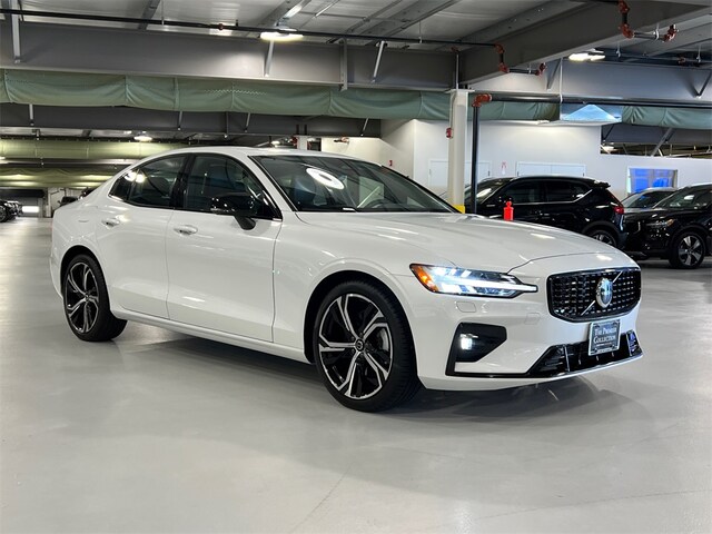 2024 Volvo S60 B5 Core Dark Sedan