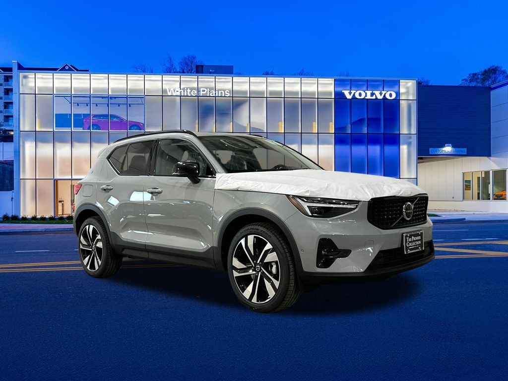 New 2026 Volvo XC40 B5 Plus SUV