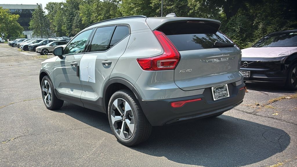 New 2026 Volvo XC40 B5 Plus SUV