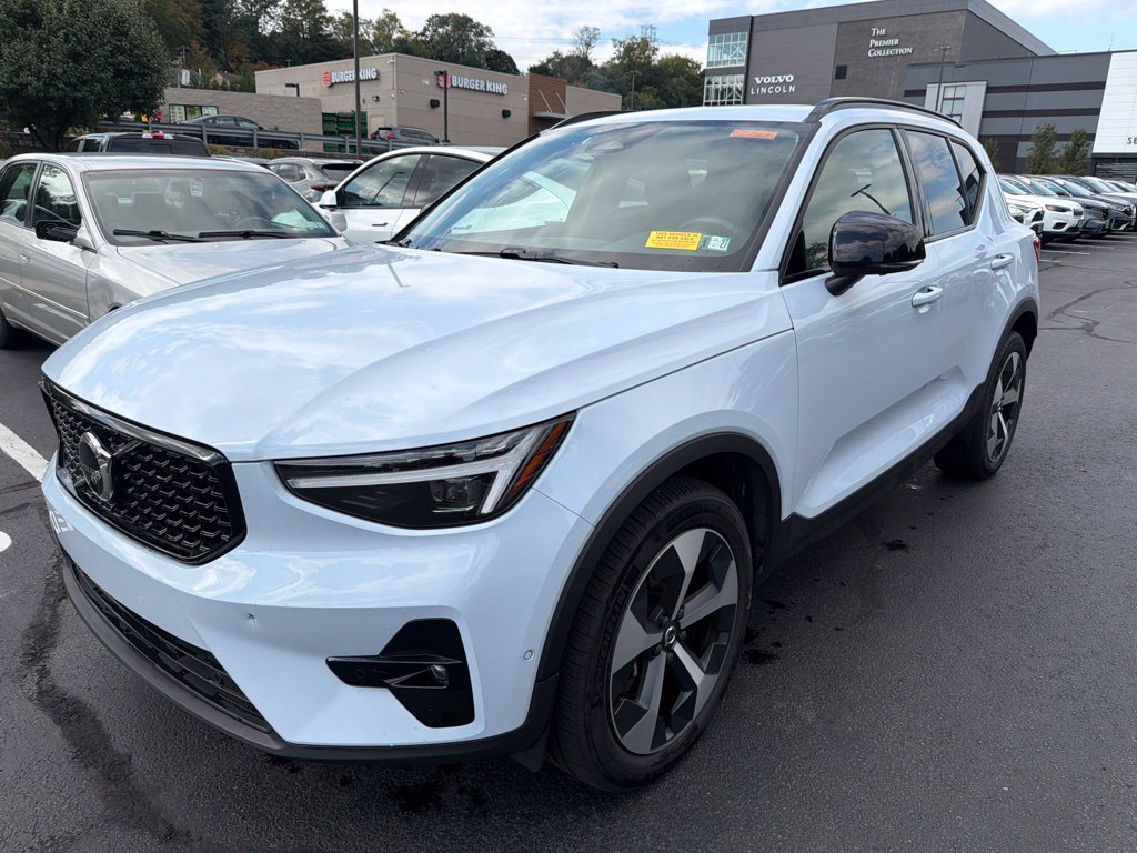 Certified 2026 Volvo XC40 B5 Plus SUV