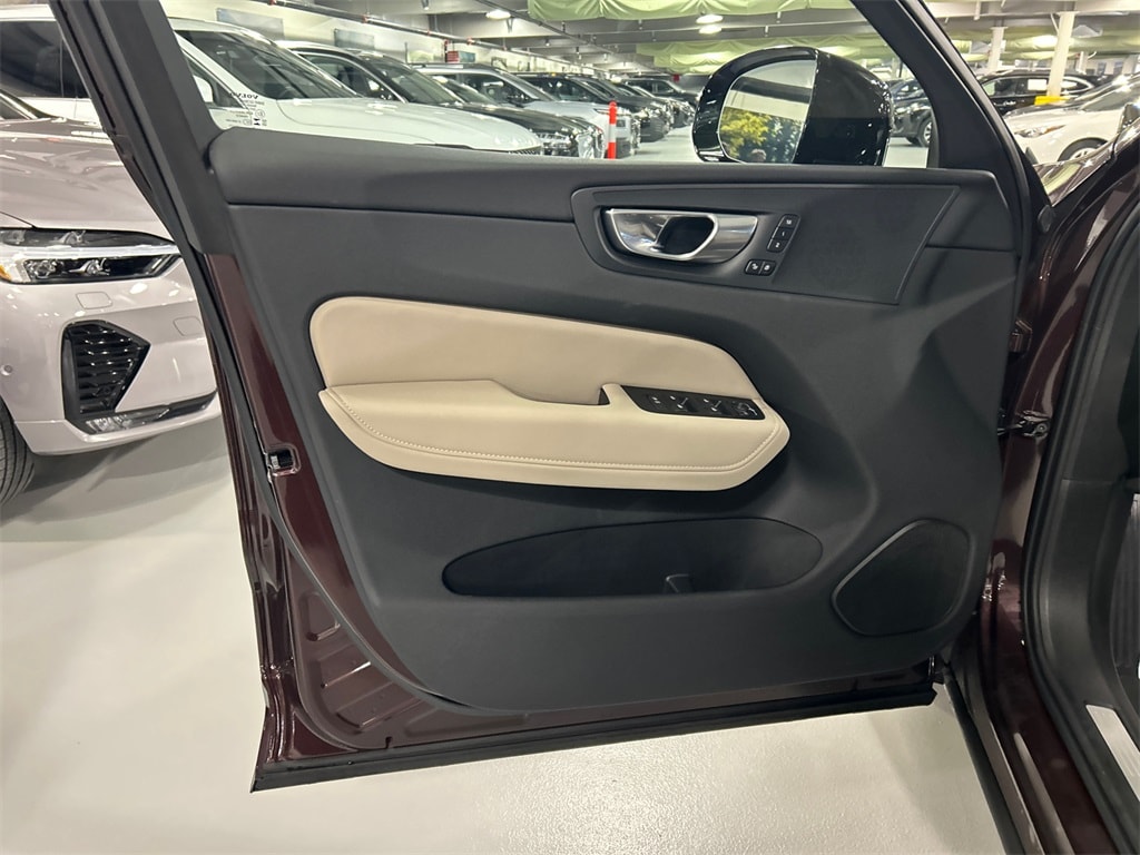 2026 Volvo XC60 Core - Photo 9