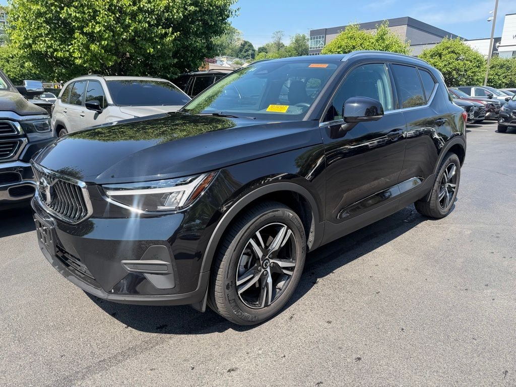 Certified 2025 Volvo XC40 B5 Core Bright Theme SUV