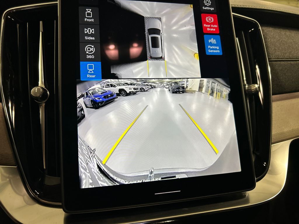 2026 Volvo XC90 Plus - Photo 16