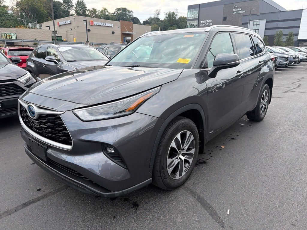 Used 2021 Toyota Highlander Hybrid XLE SUV