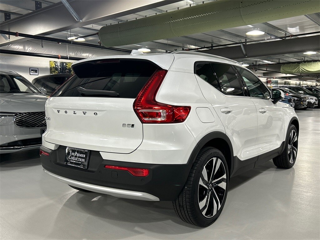 2025 Volvo XC40 Plus photo 2