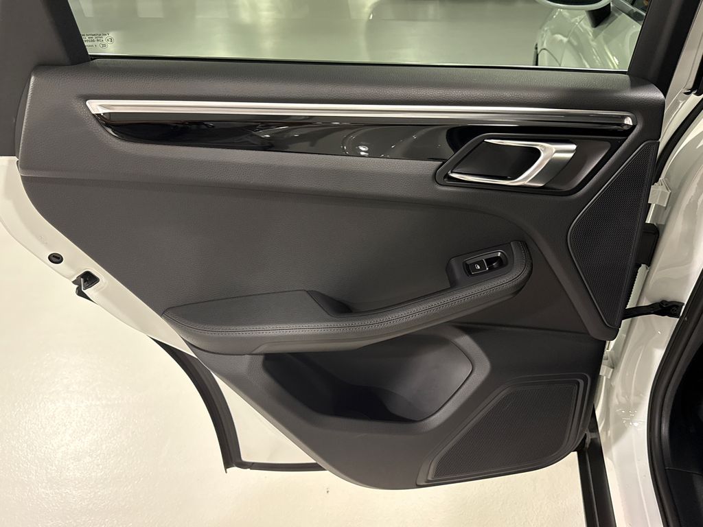 2021 Porsche Macan S - Photo 20
