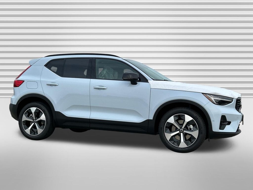 New 2026 Volvo XC40 B5 Plus SUV