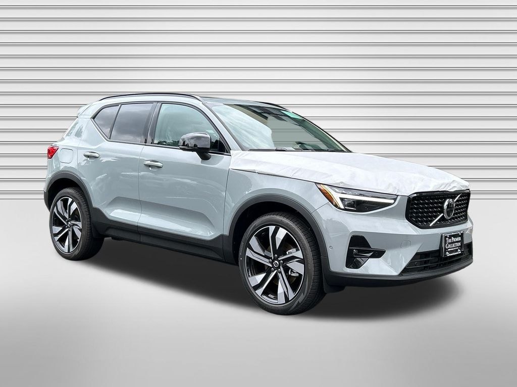 New 2026 Volvo XC40 B5 Plus SUV