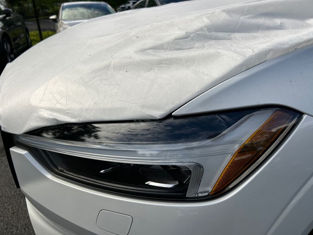 2026 Volvo XC60 Plus - Photo 8