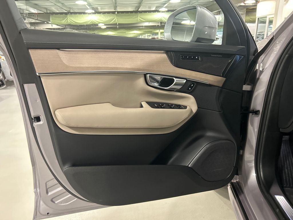 2026 Volvo XC90 Plus - Photo 9