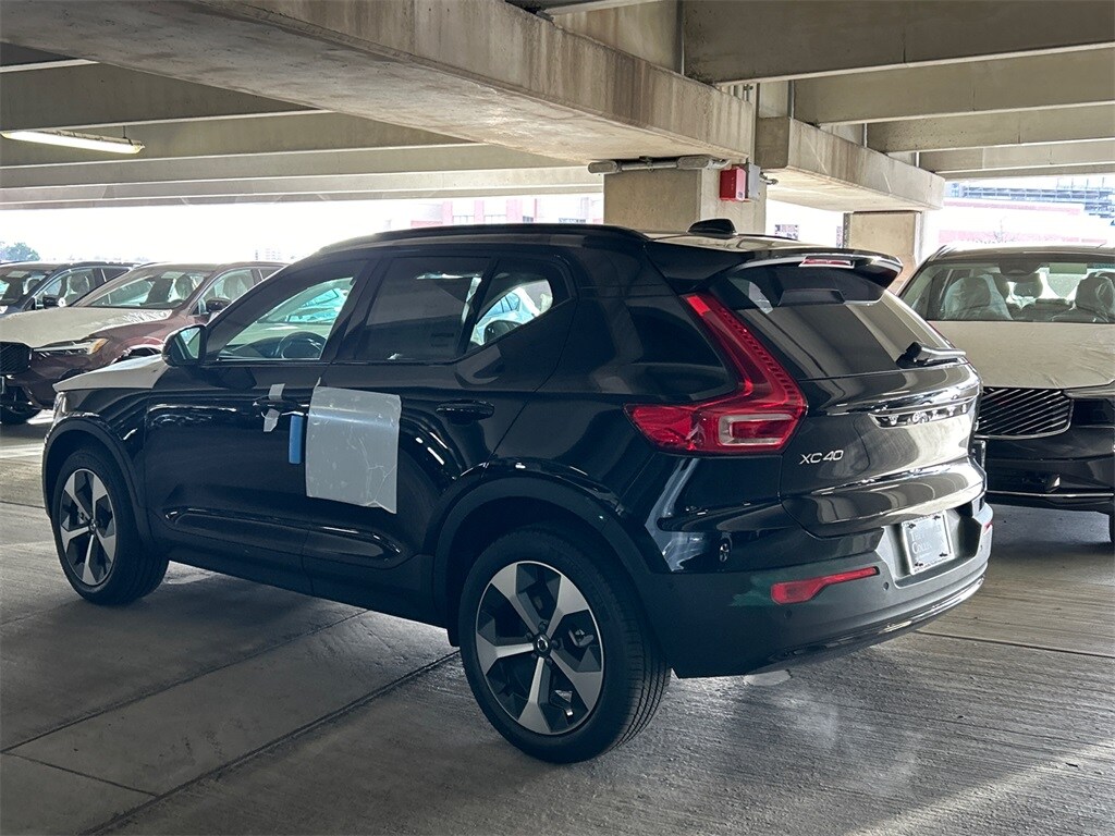 2026 Volvo XC40 Plus photo 3