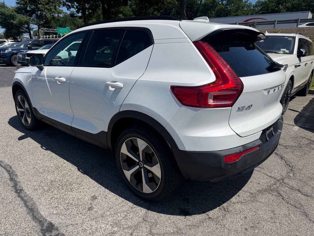 Used 2024 Volvo XC40 B5 Core SUV