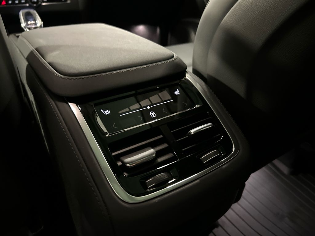 2026 Volvo XC90 Plus - Photo 24