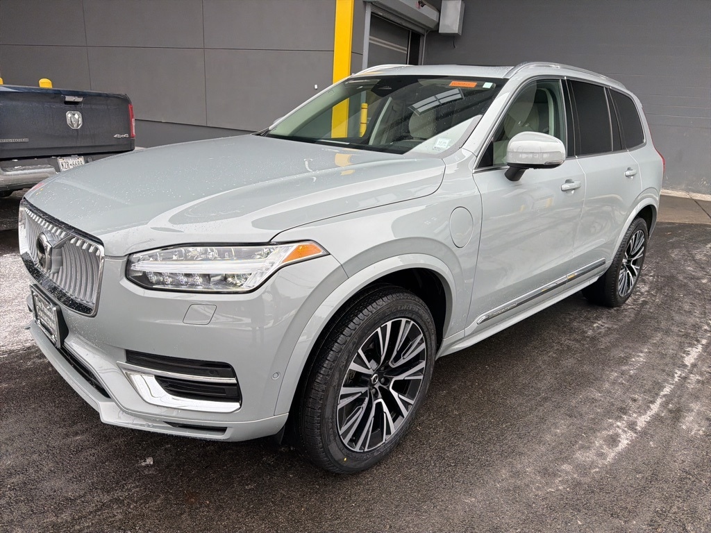2024 Volvo XC90 Plus's photo