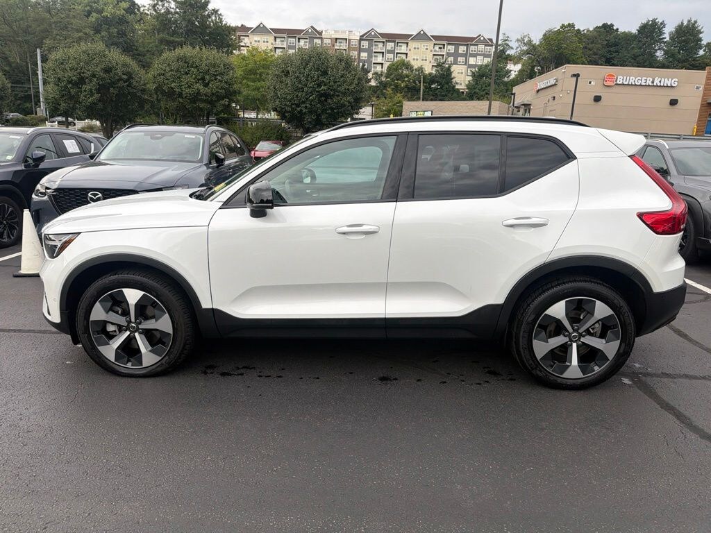 New 2026 Volvo XC40 B5 Plus SUV