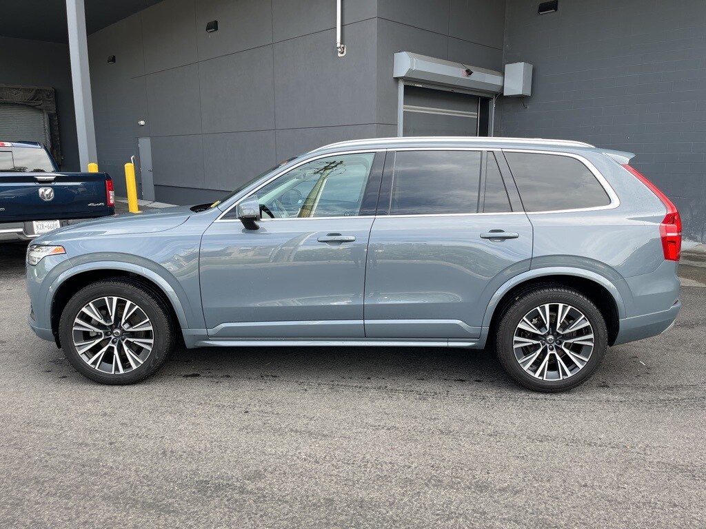 2022 Volvo XC90 T6 AWD Momentum photo 3
