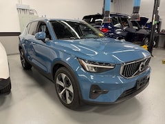 2023 Volvo XC40 B5 AWD Plus Bright SUV