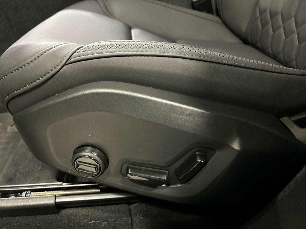 2026 Volvo XC60 Plus - Photo 11