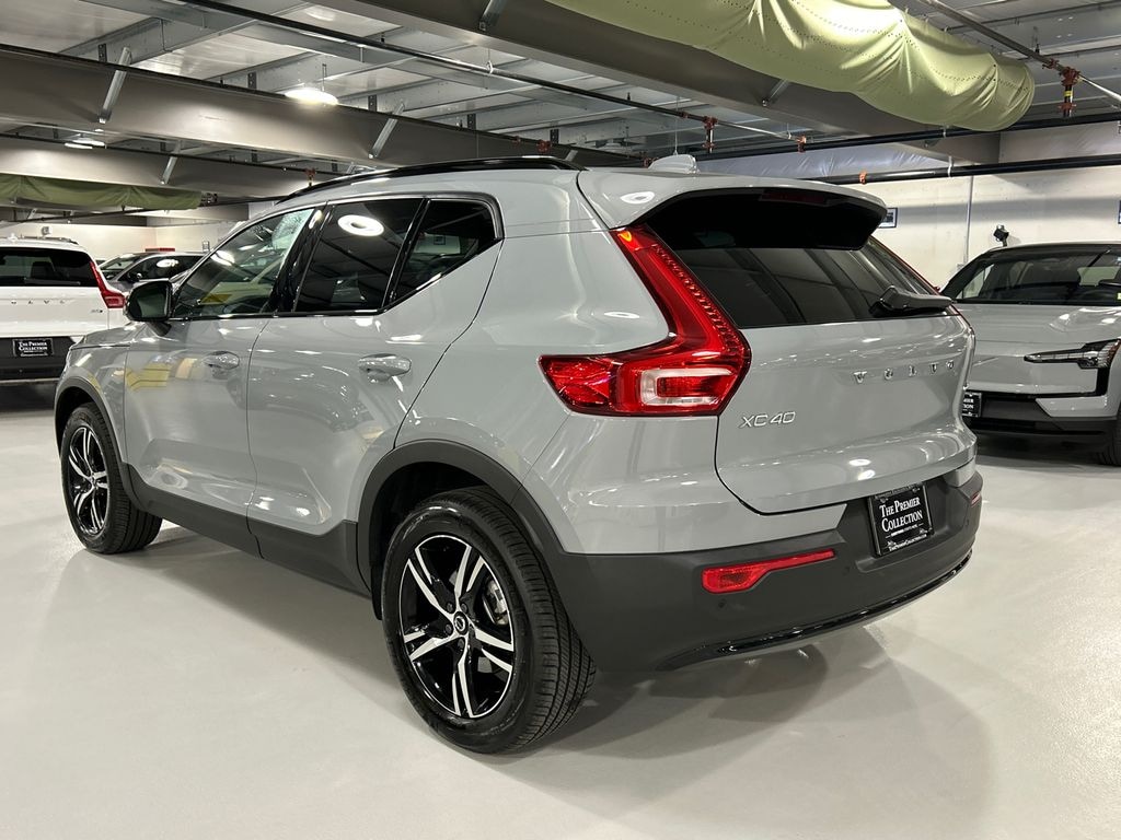 Used 2026 Volvo XC40 B5 Core SUV