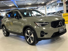 2023 Volvo XC40 B5 AWD Plus Dark SUV