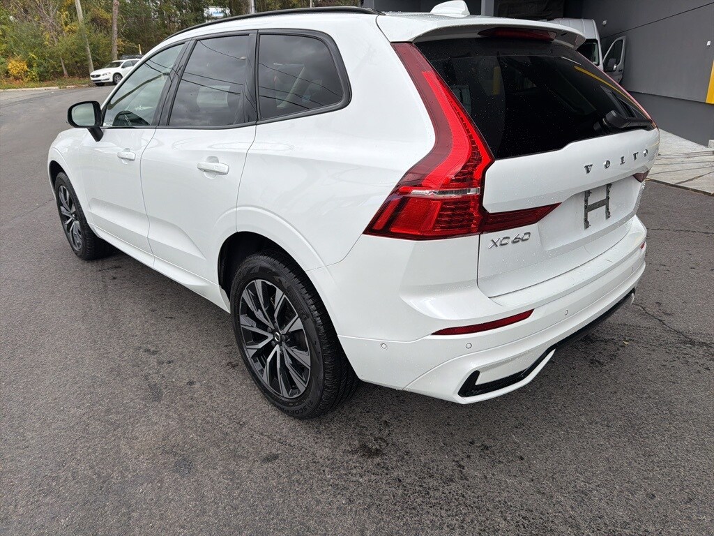 2025 Volvo XC60 B5 Plus photo 2