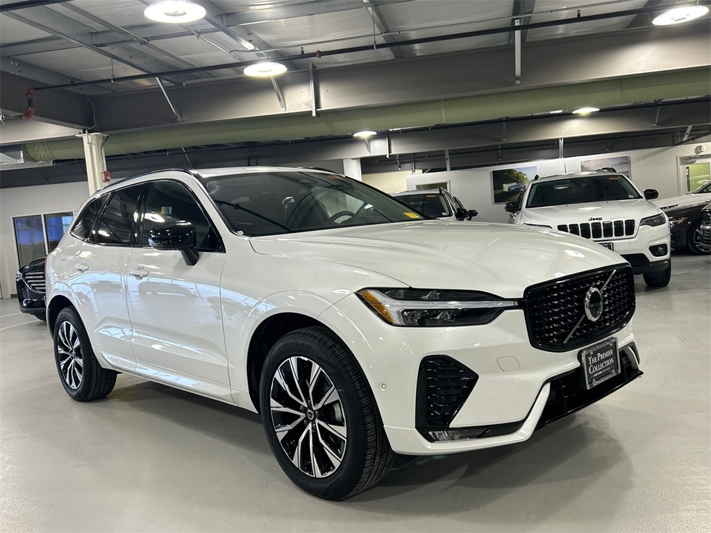 2025 Volvo XC60 Plus's photo