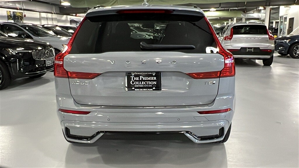 2025 Volvo XC60 Hybrid T8 Plus photo 2