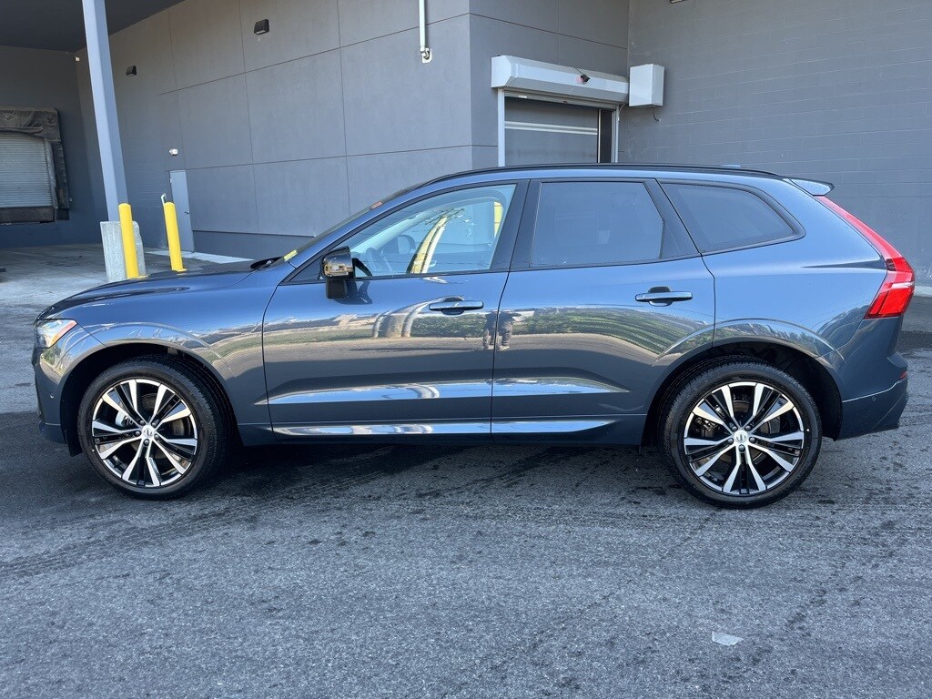 2025 Volvo XC60 B5 Plus photo 3