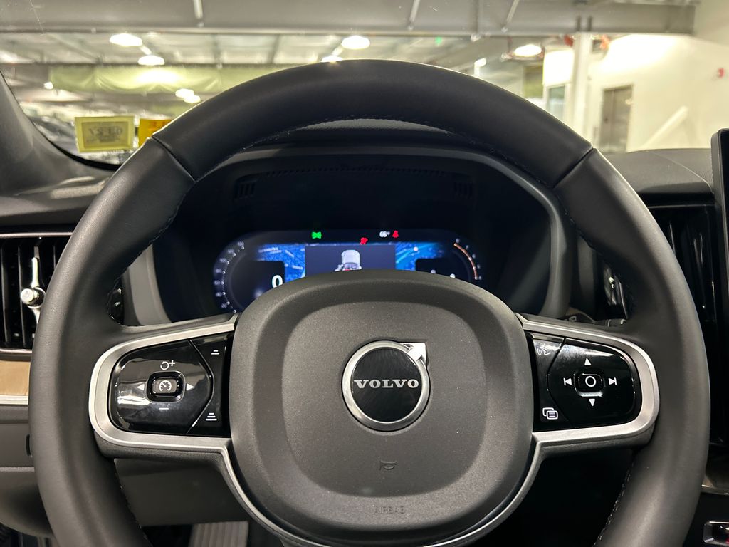 2026 Volvo XC60 Plus - Photo 11