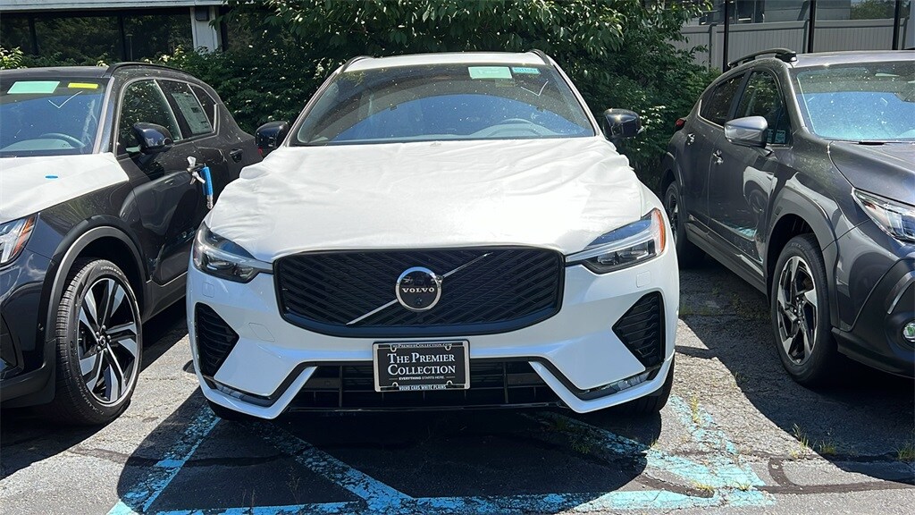 2026 Volvo XC60 B5 Plus photo 2
