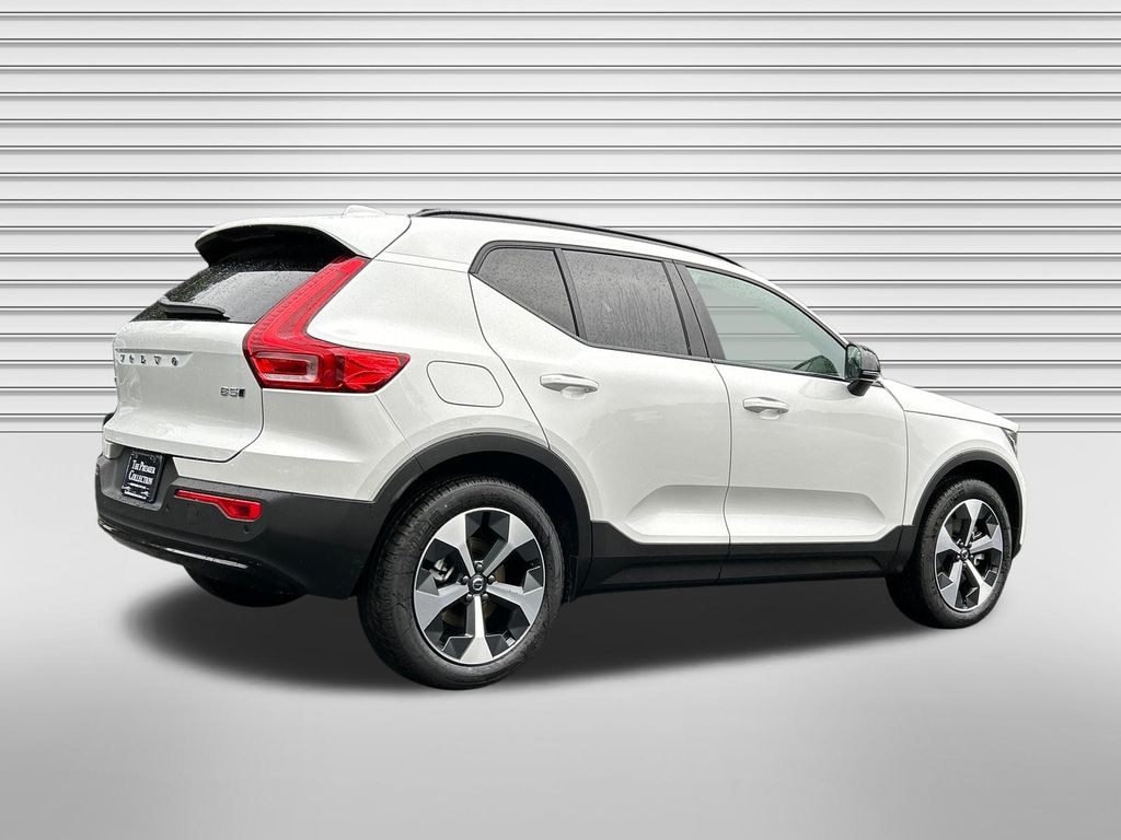New 2026 Volvo XC40 B5 Core SUV
